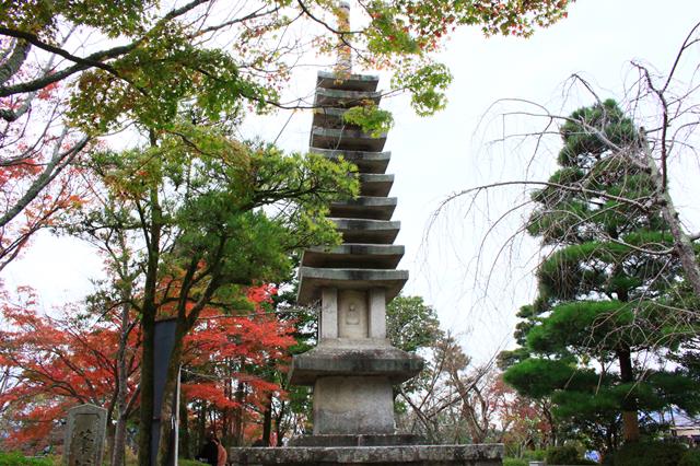 十一重石層塔