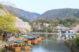 嵐山通船のりば(嵐峡の屋形船)