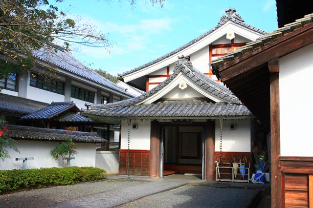 華蔵閣(寺務所)