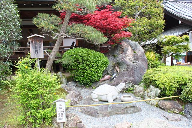 神使の庭(亀と鯉)